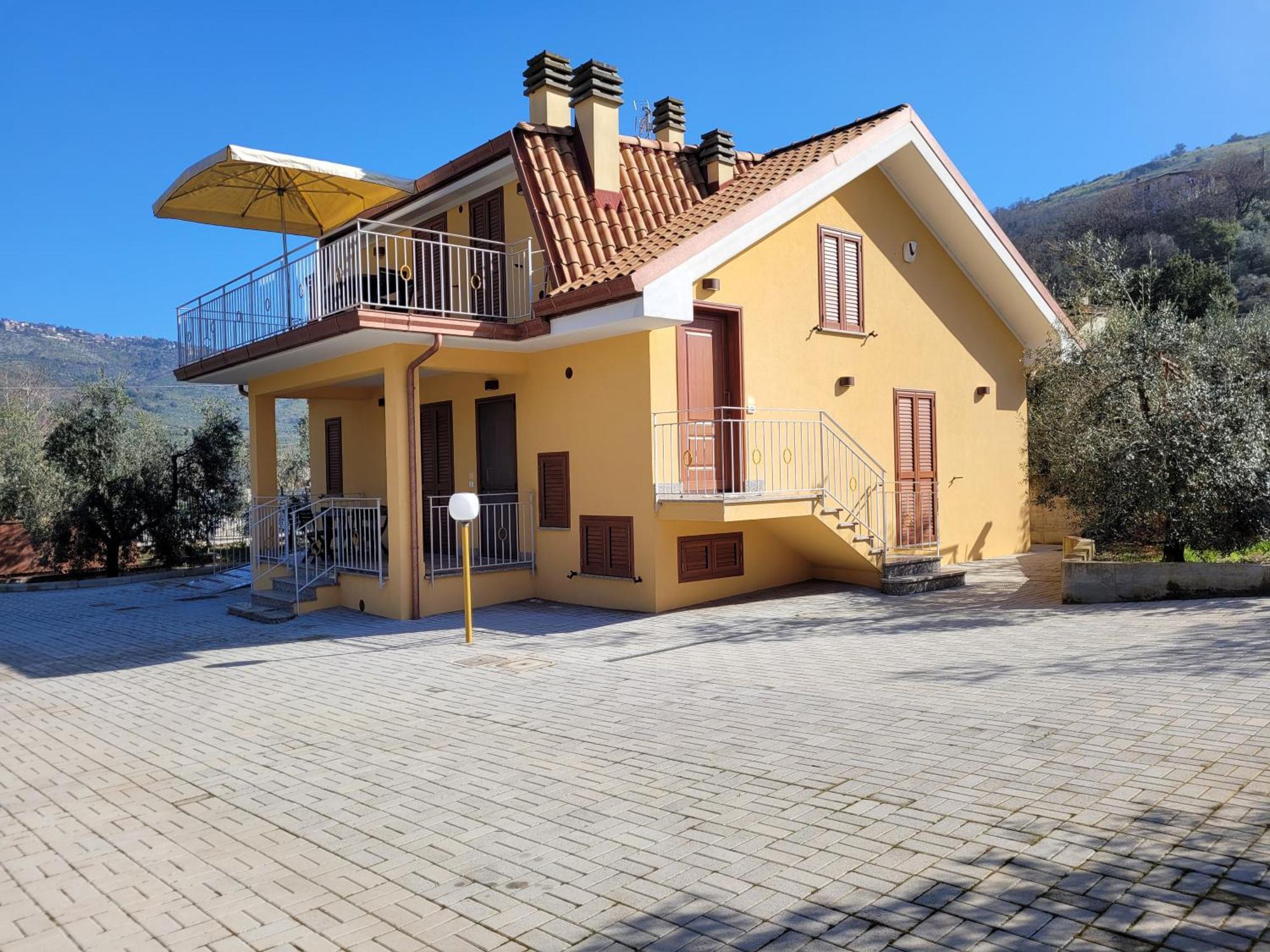 Alloggio Turistico Magnifico Alessandro Valle Bernardo 04025 Lenola Lt Cir 19063 Nei Pressi Di 04022 Fondi Lt מראה חיצוני תמונה