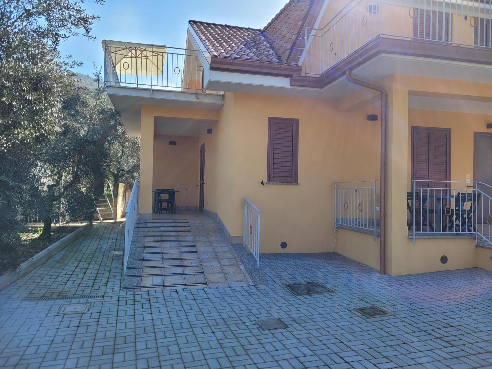 Alloggio Turistico Magnifico Alessandro Valle Bernardo 04025 Lenola Lt Cir 19063 Nei Pressi Di 04022 Fondi Lt מראה חיצוני תמונה