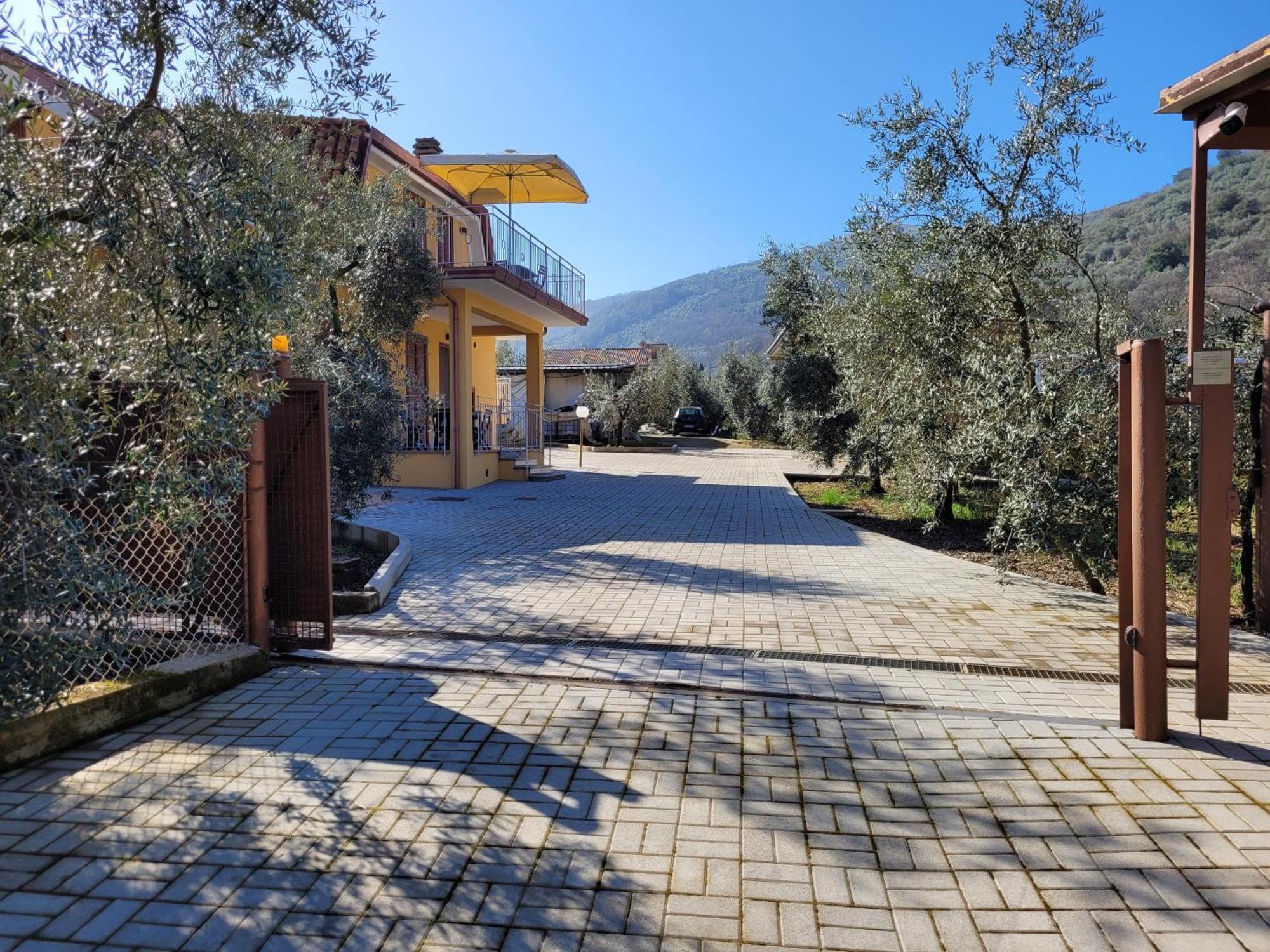 Alloggio Turistico Magnifico Alessandro Valle Bernardo 04025 Lenola Lt Cir 19063 Nei Pressi Di 04022 Fondi Lt מראה חיצוני תמונה