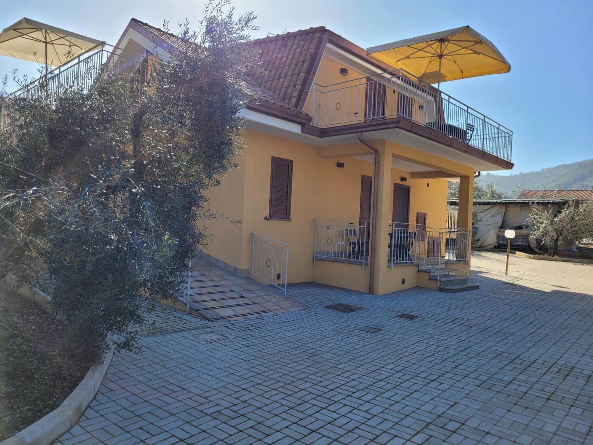 Alloggio Turistico Magnifico Alessandro Valle Bernardo 04025 Lenola Lt Cir 19063 Nei Pressi Di 04022 Fondi Lt מראה חיצוני תמונה