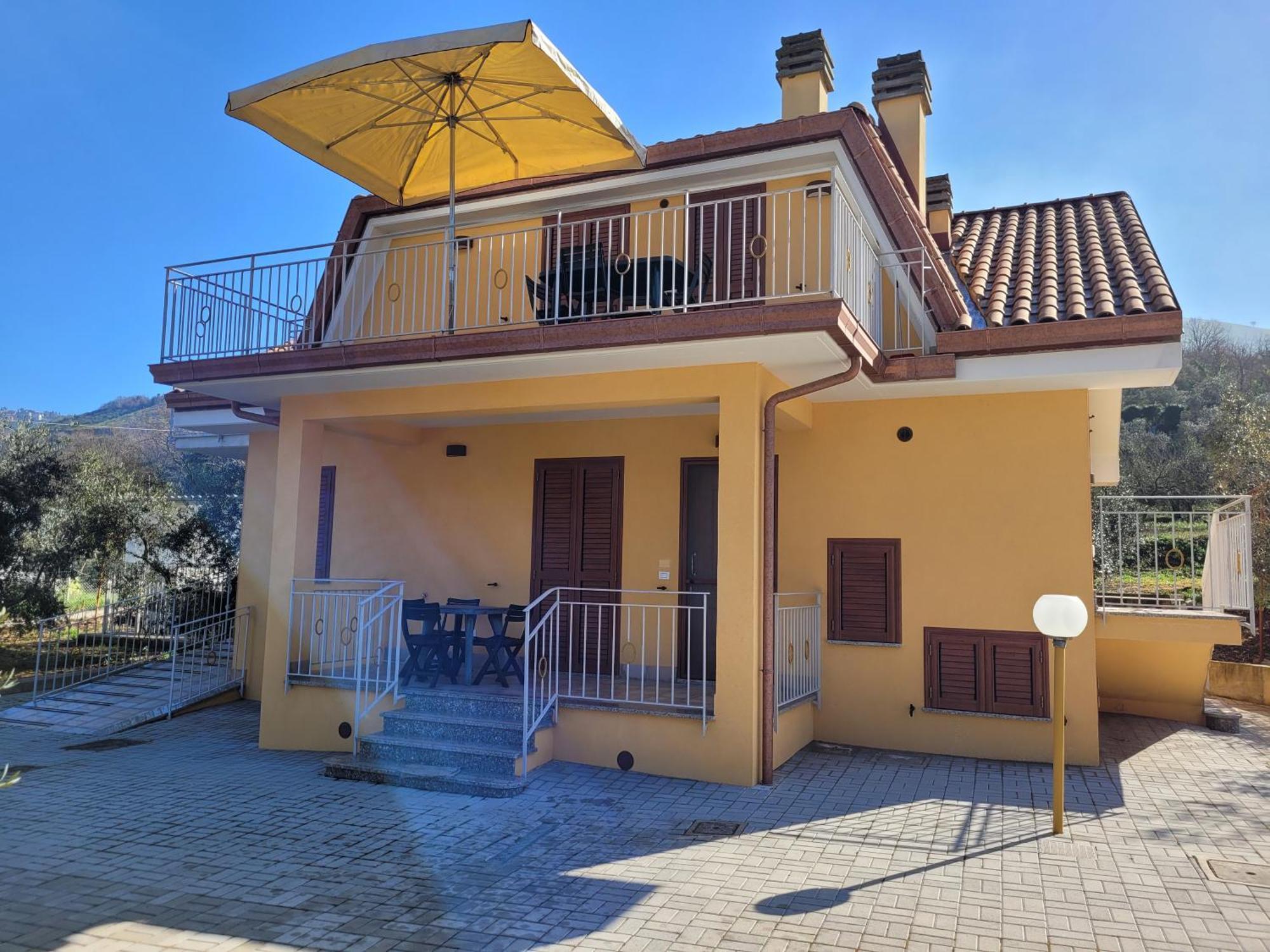 Alloggio Turistico Magnifico Alessandro Valle Bernardo 04025 Lenola Lt Cir 19063 Nei Pressi Di 04022 Fondi Lt מראה חיצוני תמונה