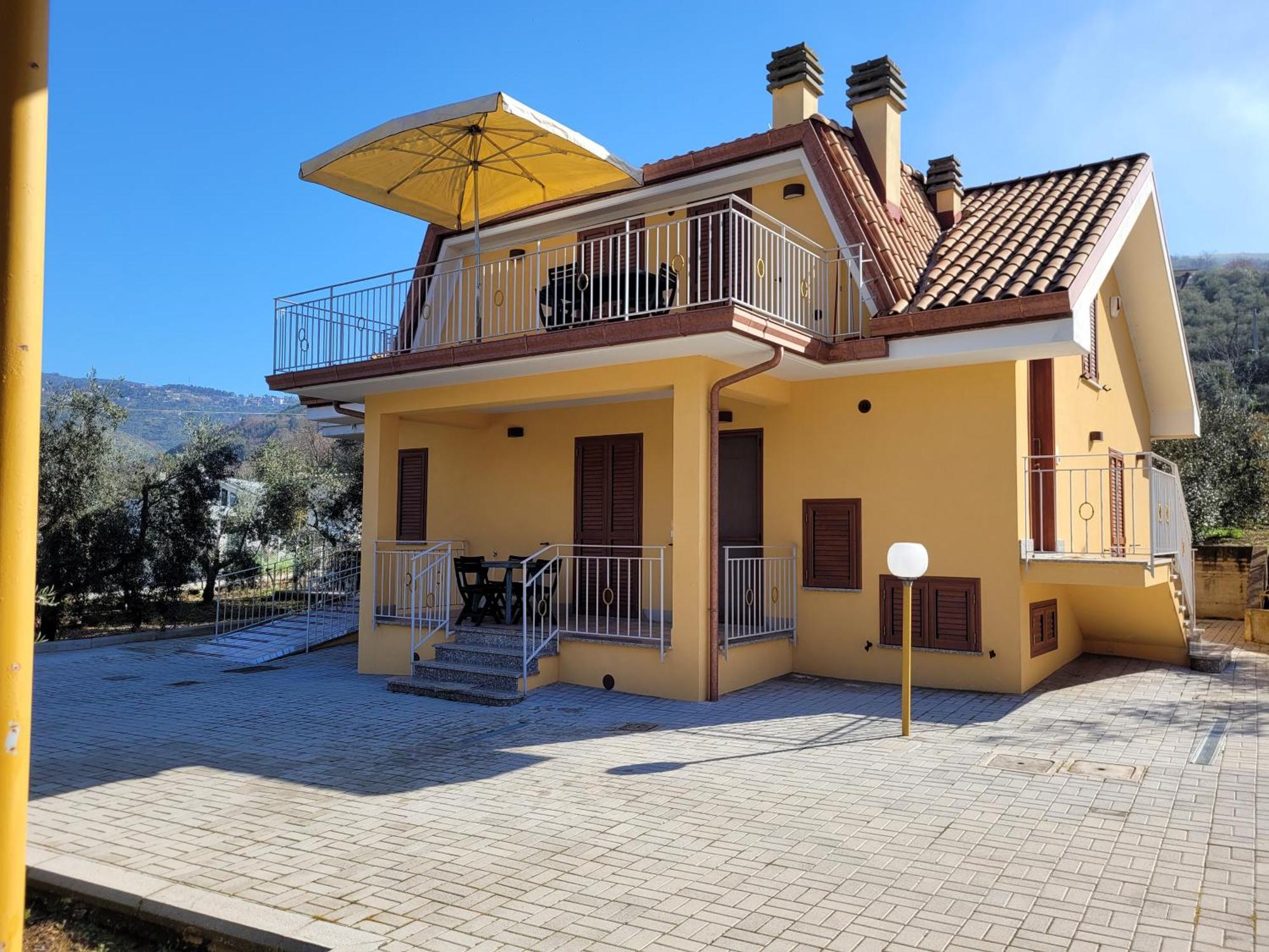 Alloggio Turistico Magnifico Alessandro Valle Bernardo 04025 Lenola Lt Cir 19063 Nei Pressi Di 04022 Fondi Lt מראה חיצוני תמונה