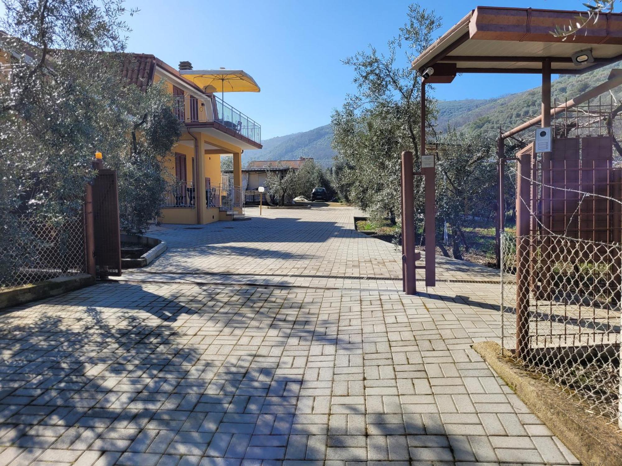 Alloggio Turistico Magnifico Alessandro Valle Bernardo 04025 Lenola Lt Cir 19063 Nei Pressi Di 04022 Fondi Lt מראה חיצוני תמונה