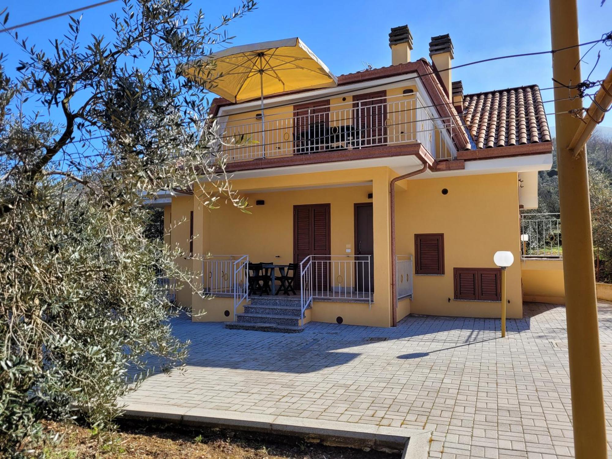 Alloggio Turistico Magnifico Alessandro Valle Bernardo 04025 Lenola Lt Cir 19063 Nei Pressi Di 04022 Fondi Lt מראה חיצוני תמונה