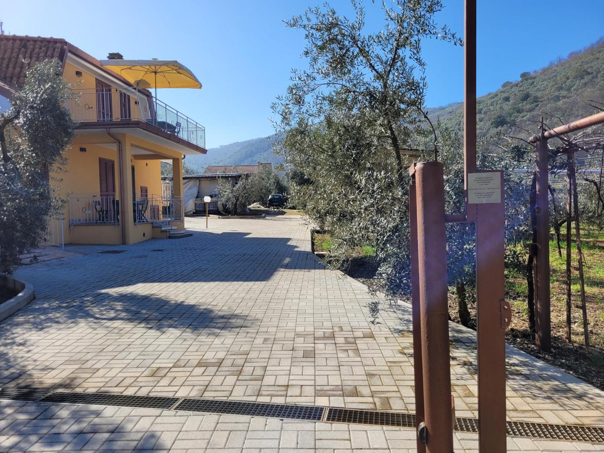 Alloggio Turistico Magnifico Alessandro Valle Bernardo 04025 Lenola Lt Cir 19063 Nei Pressi Di 04022 Fondi Lt מראה חיצוני תמונה