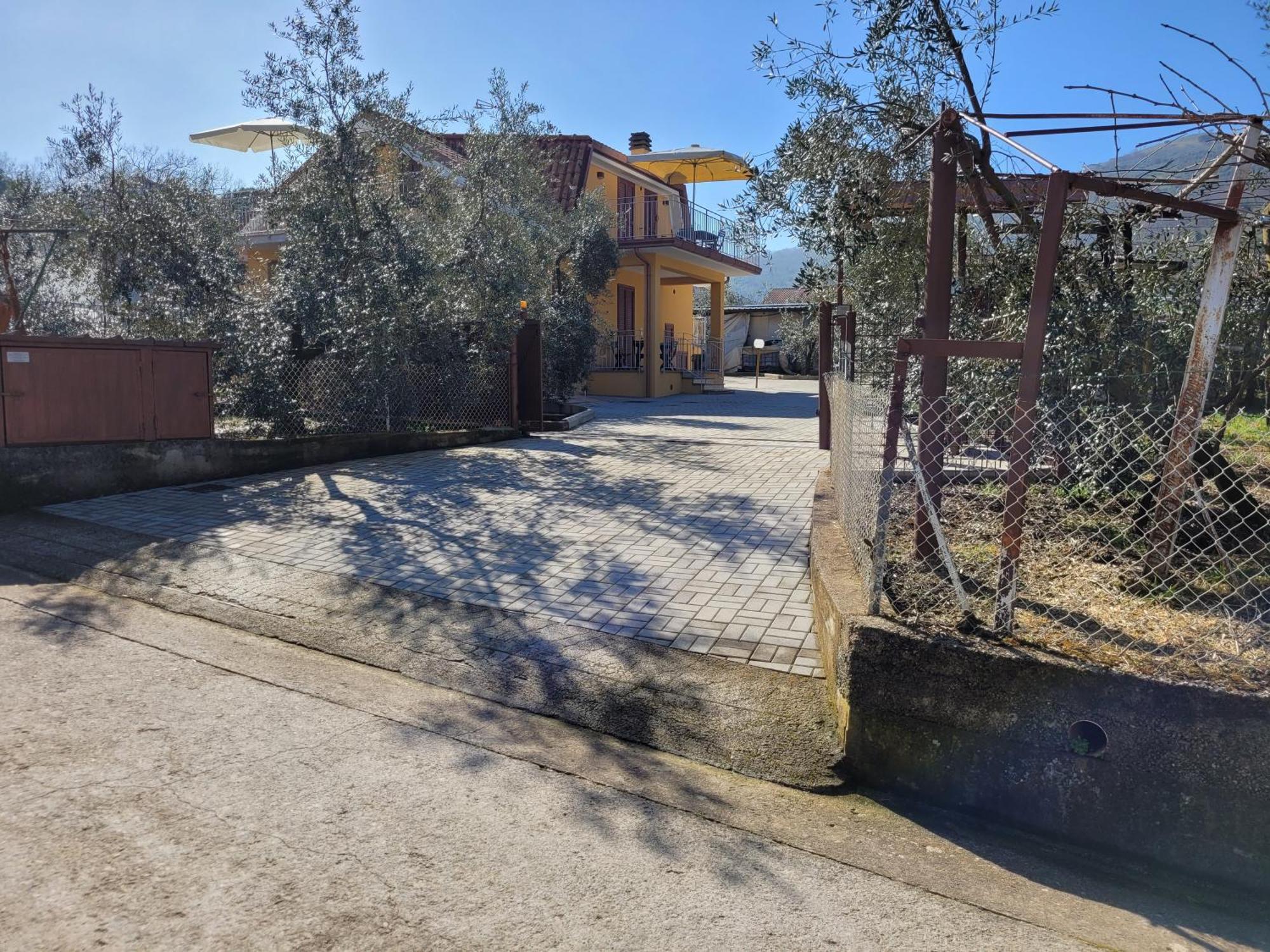 Alloggio Turistico Magnifico Alessandro Valle Bernardo 04025 Lenola Lt Cir 19063 Nei Pressi Di 04022 Fondi Lt מראה חיצוני תמונה