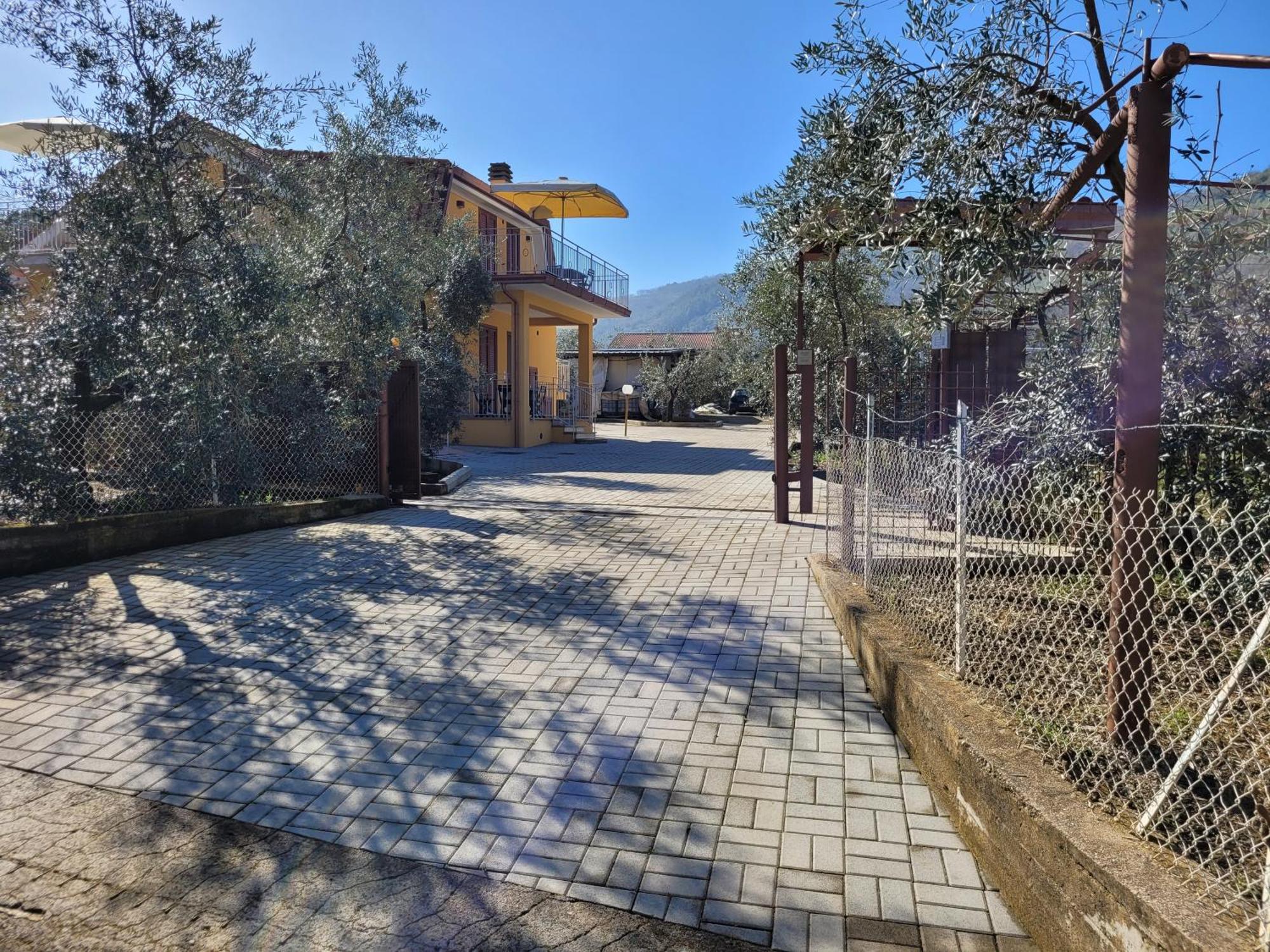 Alloggio Turistico Magnifico Alessandro Valle Bernardo 04025 Lenola Lt Cir 19063 Nei Pressi Di 04022 Fondi Lt מראה חיצוני תמונה