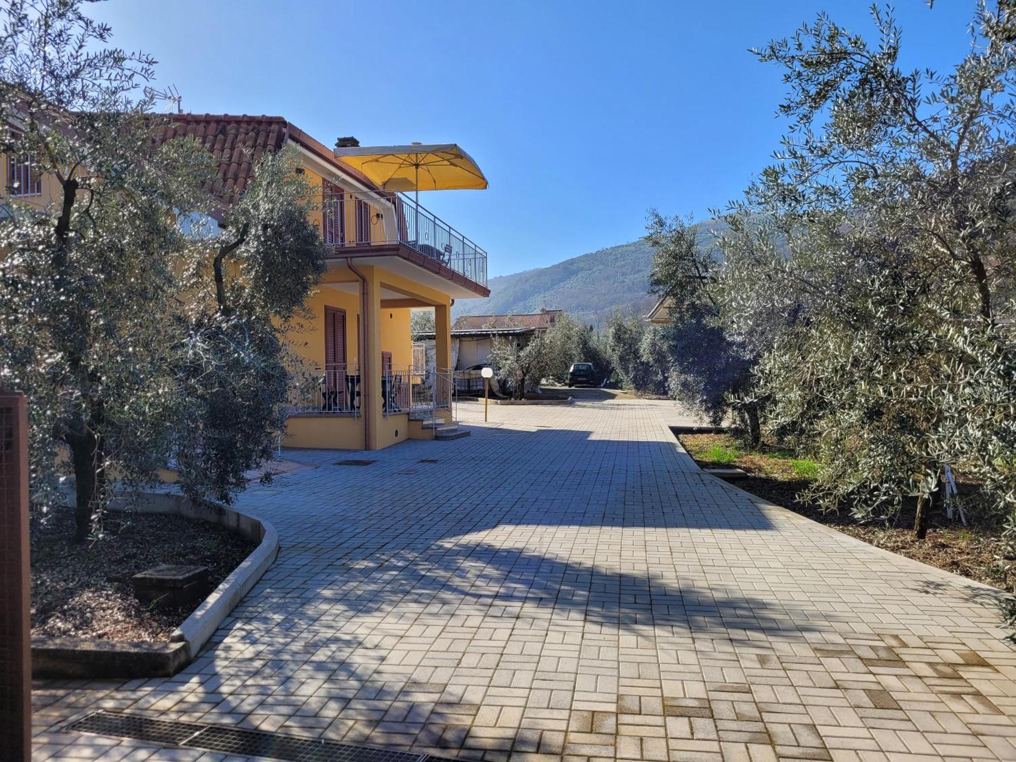 Alloggio Turistico Magnifico Alessandro Valle Bernardo 04025 Lenola Lt Cir 19063 Nei Pressi Di 04022 Fondi Lt מראה חיצוני תמונה