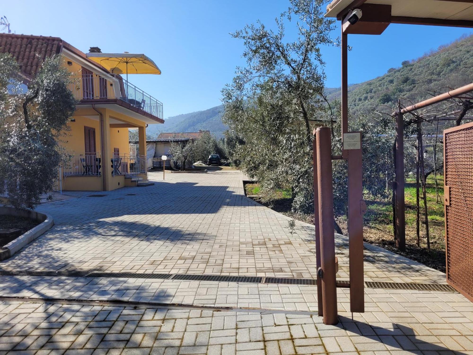 Alloggio Turistico Magnifico Alessandro Valle Bernardo 04025 Lenola Lt Cir 19063 Nei Pressi Di 04022 Fondi Lt מראה חיצוני תמונה