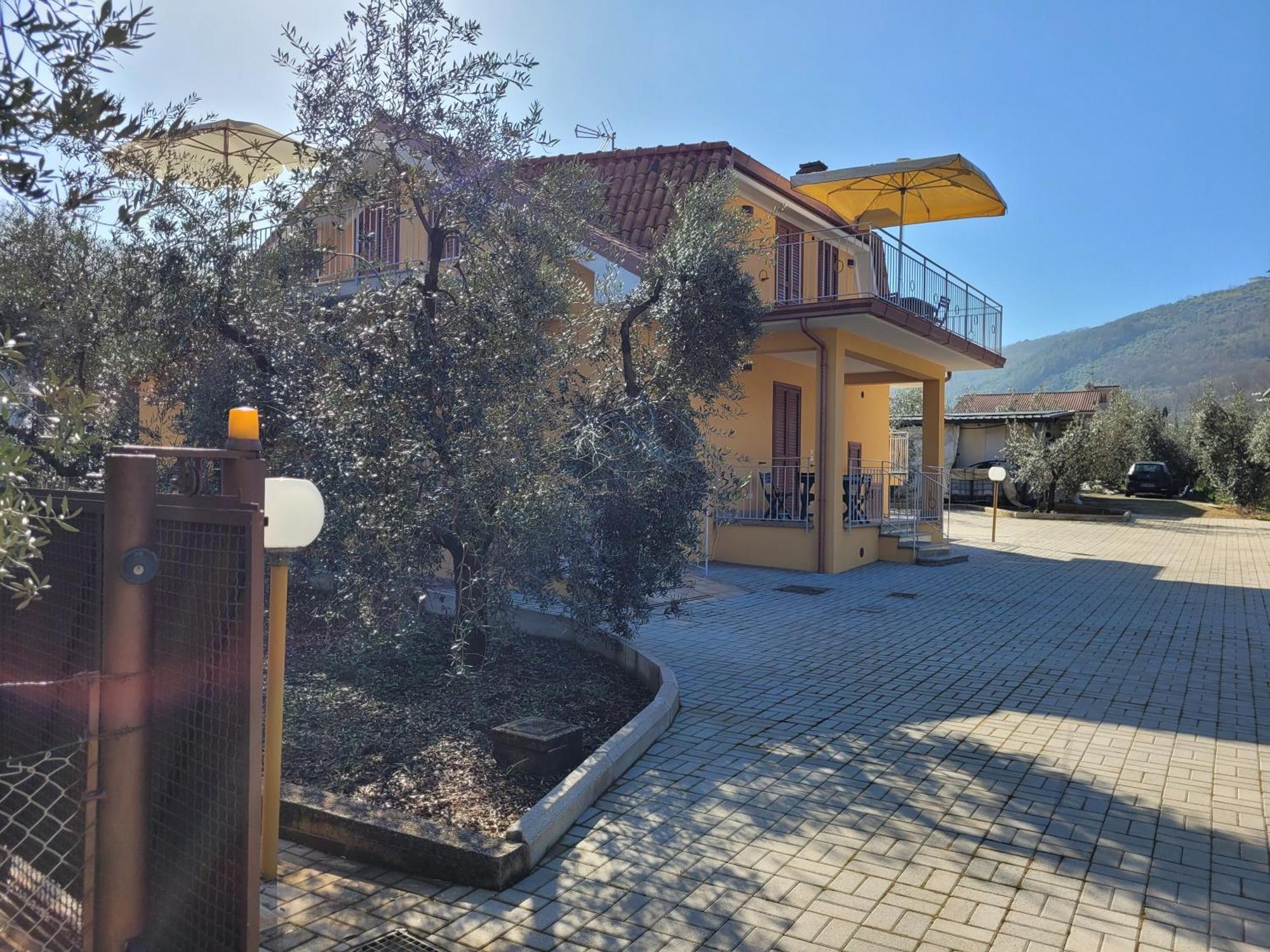 Alloggio Turistico Magnifico Alessandro Valle Bernardo 04025 Lenola Lt Cir 19063 Nei Pressi Di 04022 Fondi Lt מראה חיצוני תמונה