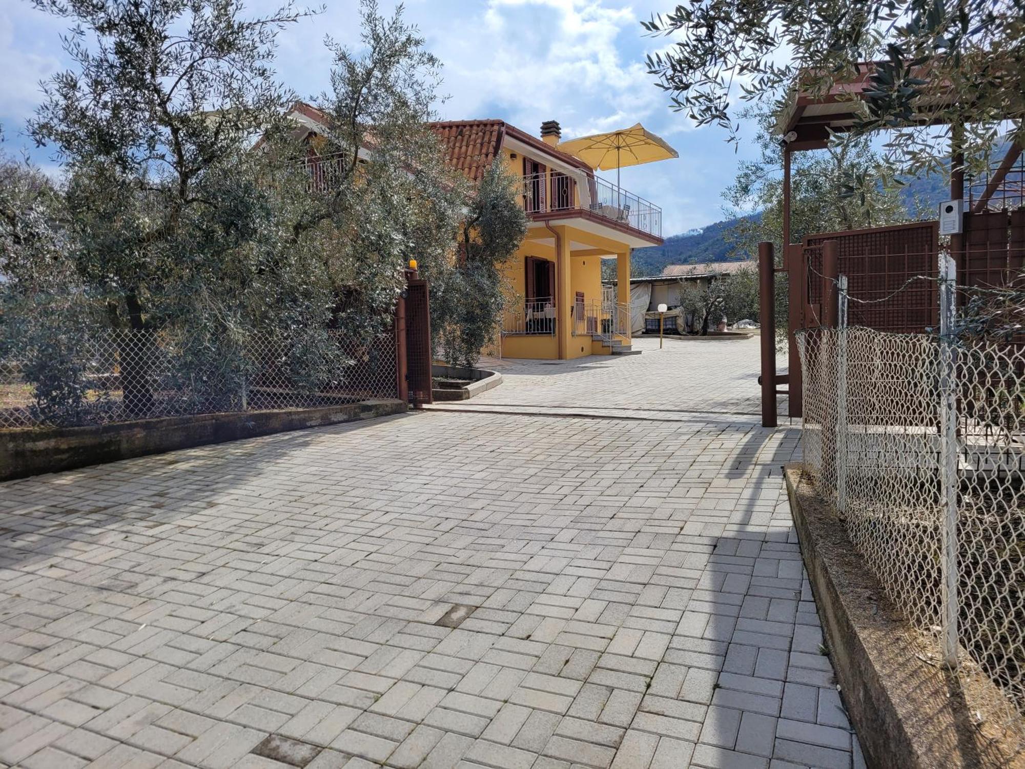 Alloggio Turistico Magnifico Alessandro Valle Bernardo 04025 Lenola Lt Cir 19063 Nei Pressi Di 04022 Fondi Lt מראה חיצוני תמונה