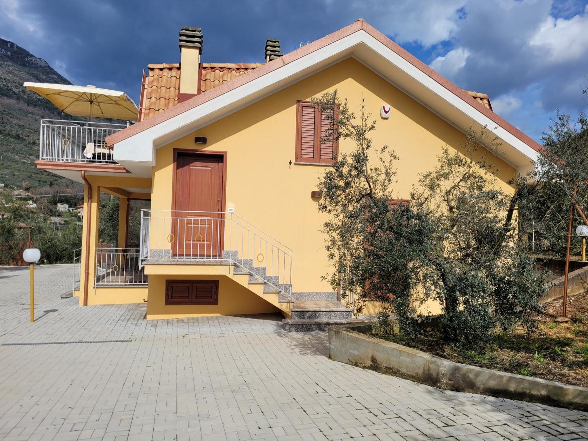 Alloggio Turistico Magnifico Alessandro Valle Bernardo 04025 Lenola Lt Cir 19063 Nei Pressi Di 04022 Fondi Lt מראה חיצוני תמונה